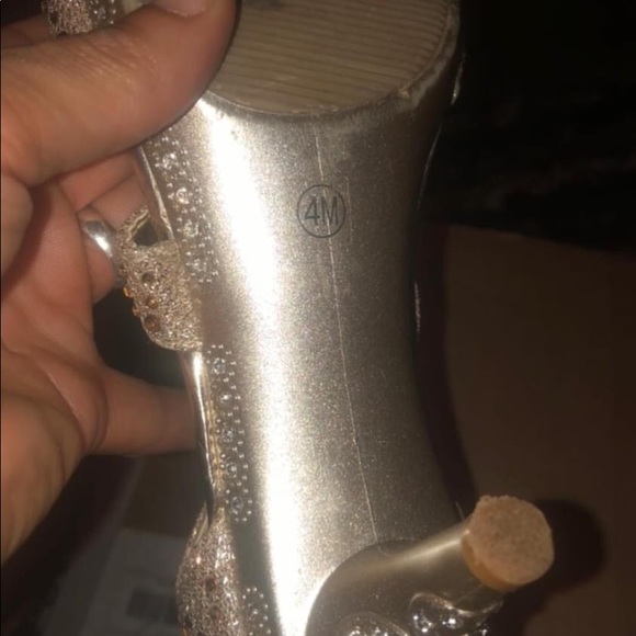 Random clothes - Picture 8 of 9